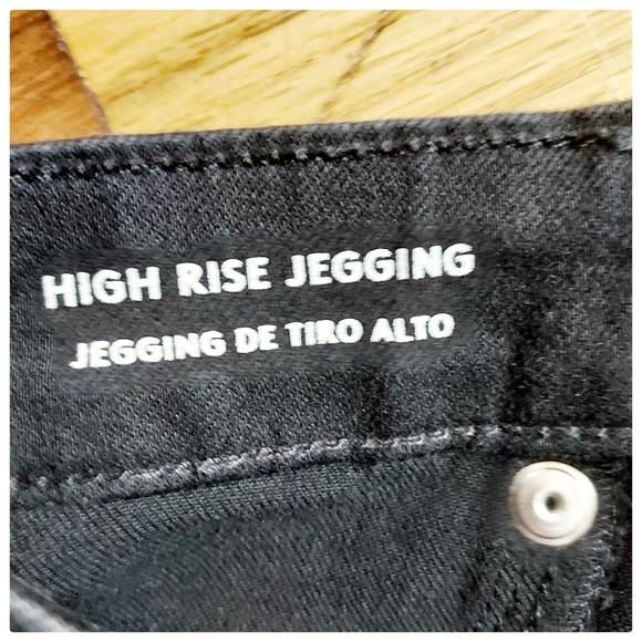 3/$30 Black High Rise Distressed Skinny Jeans - Picture 6 of 6